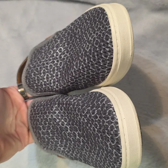 🆕️ OluKai Pehuea Pa'I Slip On Sneaker