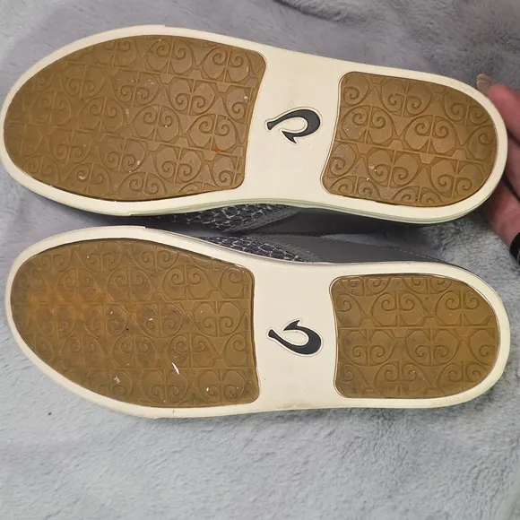 🆕️ OluKai Pehuea Pa'I Slip On Sneaker