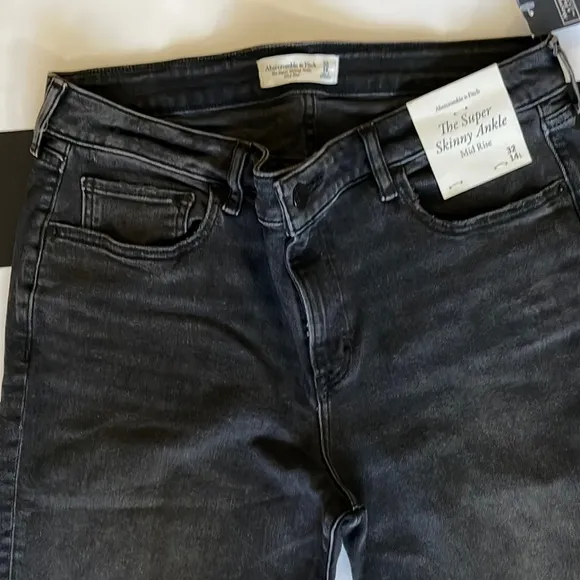 ABERCROMBIE SUPER SKINNY ANKLE MID RISE RISE JEAN