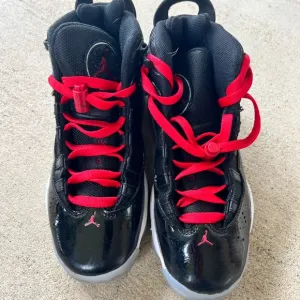 Air Jordan 6 Rings Bred size 5.5 $60 (laces aren’t original)