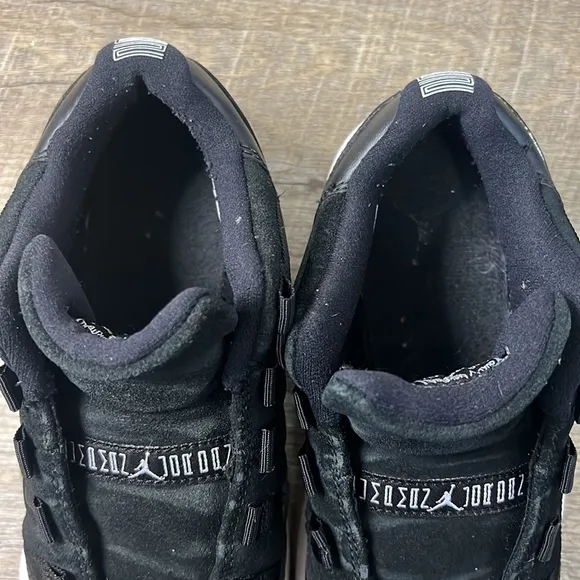 Boys 4Y Jordan 11 Retro Low Barons 2017
