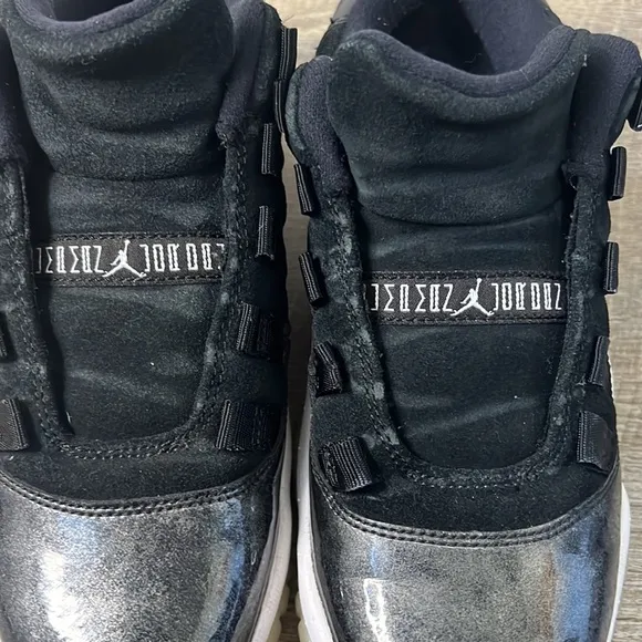 Boys 4Y Jordan 11 Retro Low Barons 2017