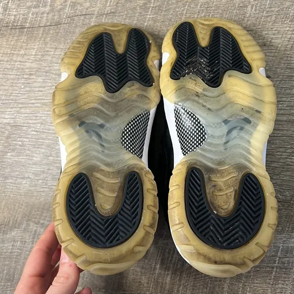 Boys 4Y Jordan 11 Retro Low Barons 2017