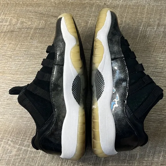 Boys 4Y Jordan 11 Retro Low Barons 2017