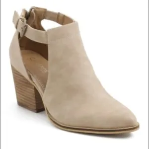 Catherine Malandrino Fimby Pointed Toe