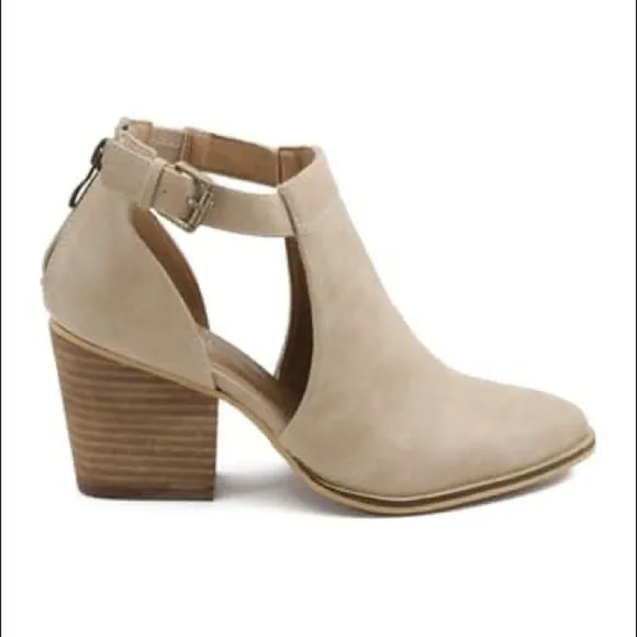 Catherine Malandrino Fimby Pointed Toe