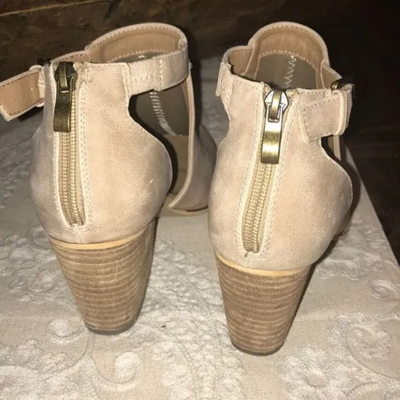 Catherine Malandrino Fimby Pointed Toe