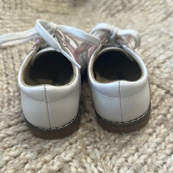 EEUC Footmates pink and white Oxford shoe size 5