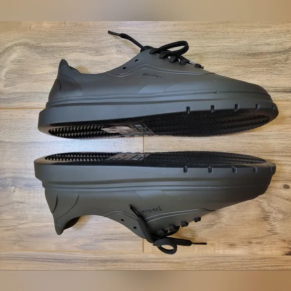 Melissa Classic Sneaker, black, size US 8