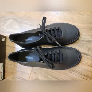 Melissa Classic Sneaker, black, size US 8