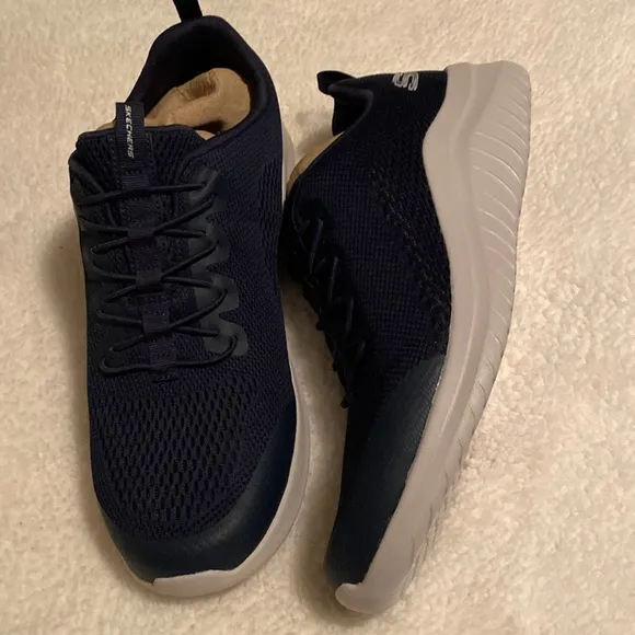 Men’s nwt Skechers  air-cool memory foam 10.5 extra wide navy shoes
