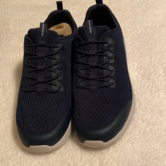 Men’s nwt Skechers  air-cool memory foam 10.5 extra wide navy shoes