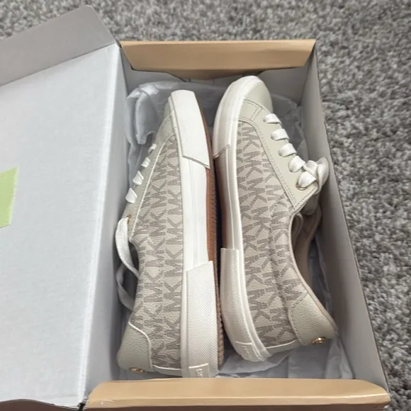 MICHAEL Michael Kors Girls Izette Regent Sneaker