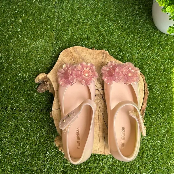 MINI MELISSAUltragirl SpringtimePearly Pink size 9 gently used