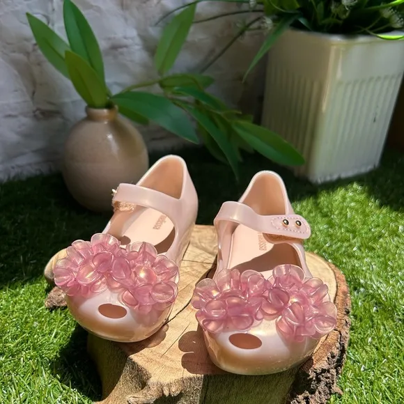 MINI MELISSAUltragirl SpringtimePearly Pink size 9 gently used