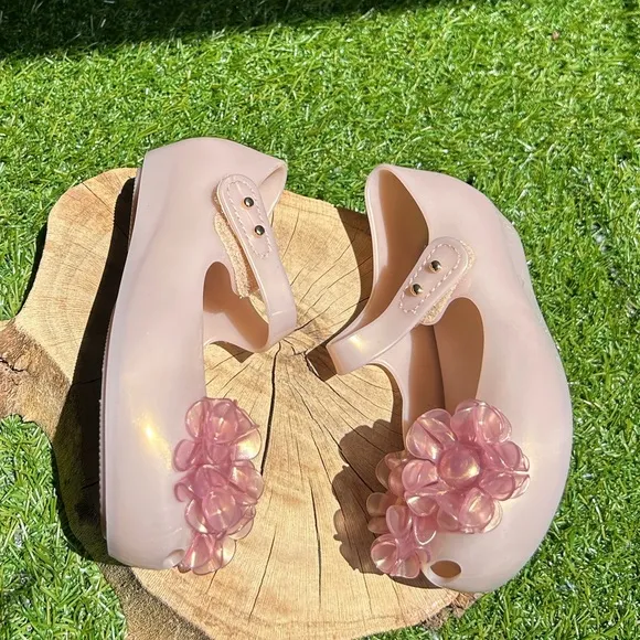 MINI MELISSAUltragirl SpringtimePearly Pink size 9 gently used