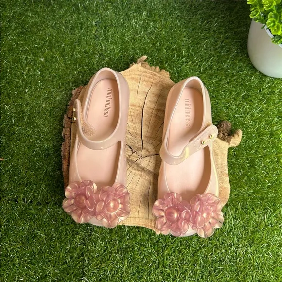MINI MELISSAUltragirl SpringtimePearly Pink size 9 gently used