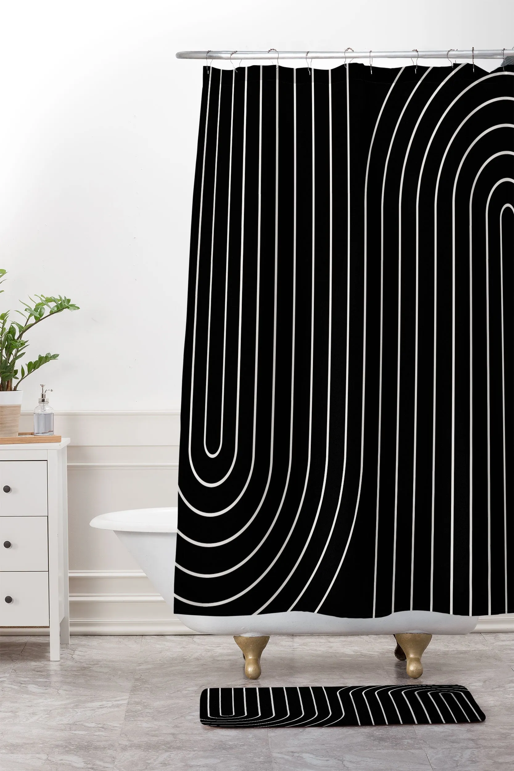 MINIMAL LINE CURVATURE BLACK MEMORY FOAM BATH MAT
