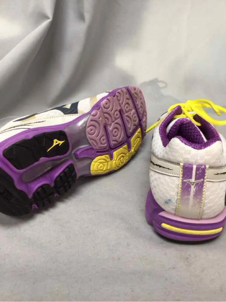 MIZUNO SIZE 9 Ladies SHOES