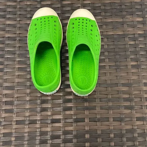 Native Jeffersons kid shoes size 13