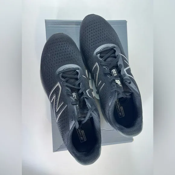 NEW BALANCE - Men's 520 V8 Running Shoe in the color Black/Black - Size:14 EUC