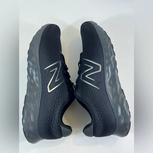 NEW BALANCE - Men's 520 V8 Running Shoe in the color Black/Black - Size:14 EUC