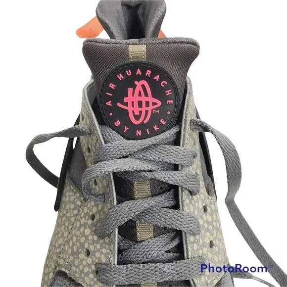 Nike Air Huarache in Cool Grey/Black-Medium Ash-Hyper Punch size 11.5