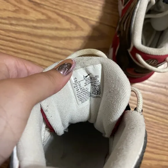 Nike Air More Uptempo Bulls Sneakers 4Y
