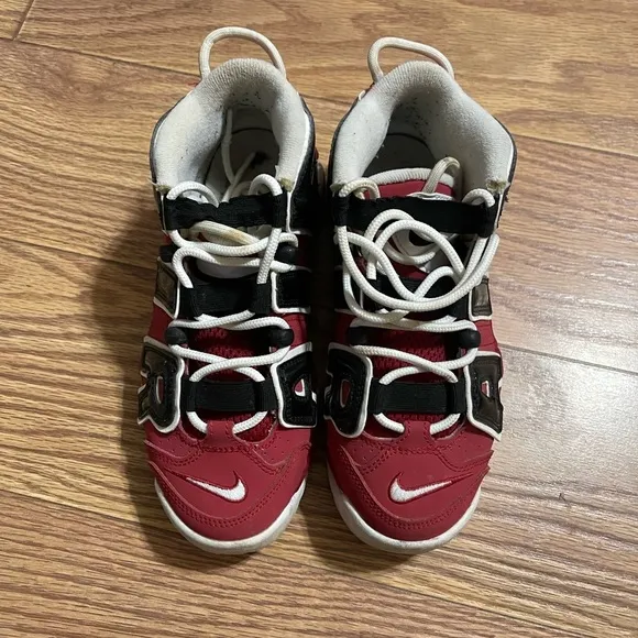 Nike Air More Uptempo Bulls Sneakers 4Y