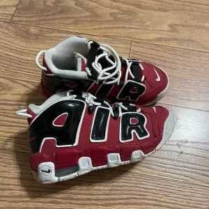 Nike Air More Uptempo Bulls Sneakers 4Y