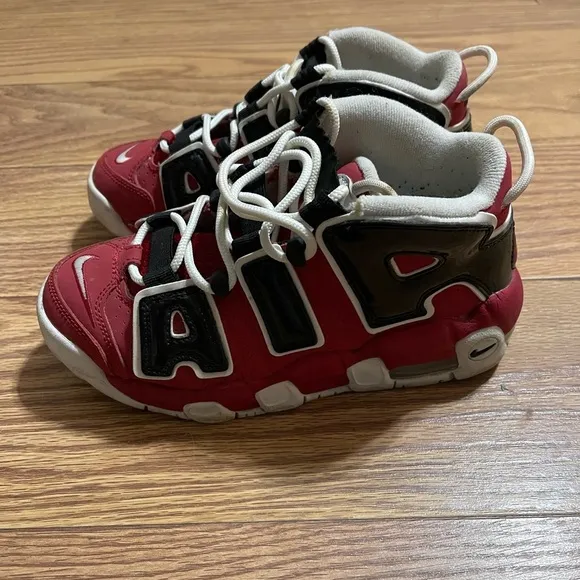 Nike Air More Uptempo Bulls Sneakers 4Y