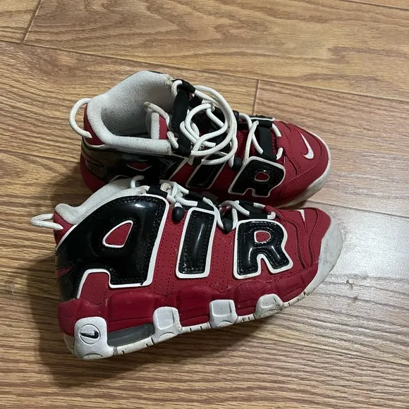 Nike Air More Uptempo Bulls Sneakers 4Y