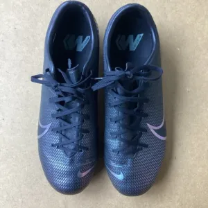 Nike black mercurial soccer athletic cleats, size 7