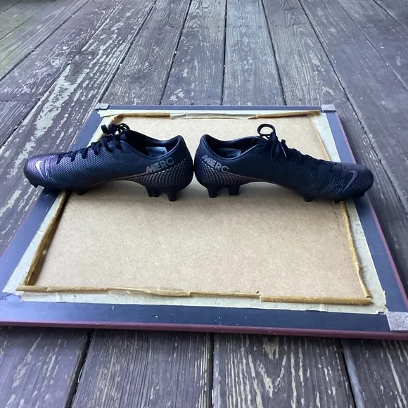 Nike black mercurial soccer athletic cleats, size 7