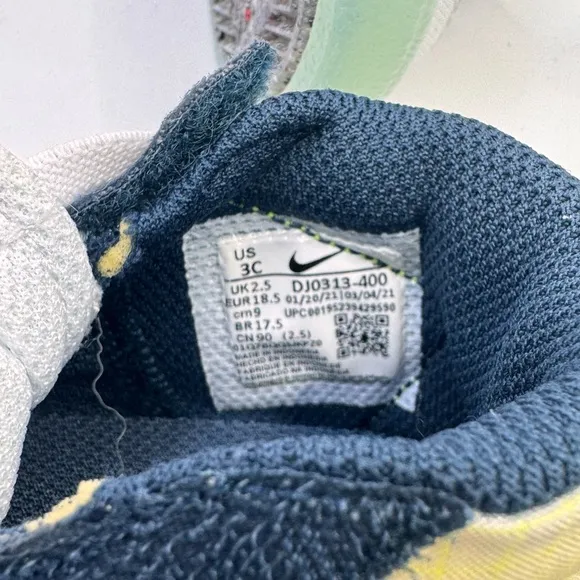 Nike Kids Shoes - Navy and Neon
