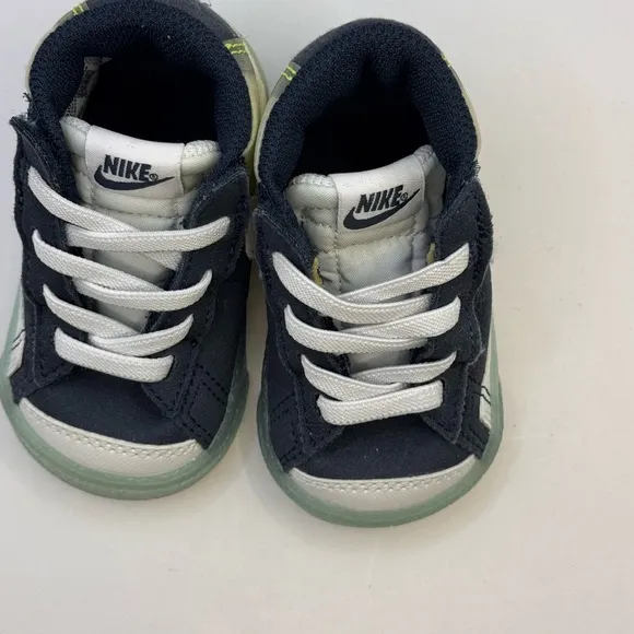 Nike Kids Shoes - Navy and Neon