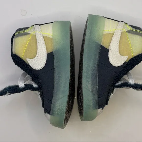 Nike Kids Shoes - Navy and Neon