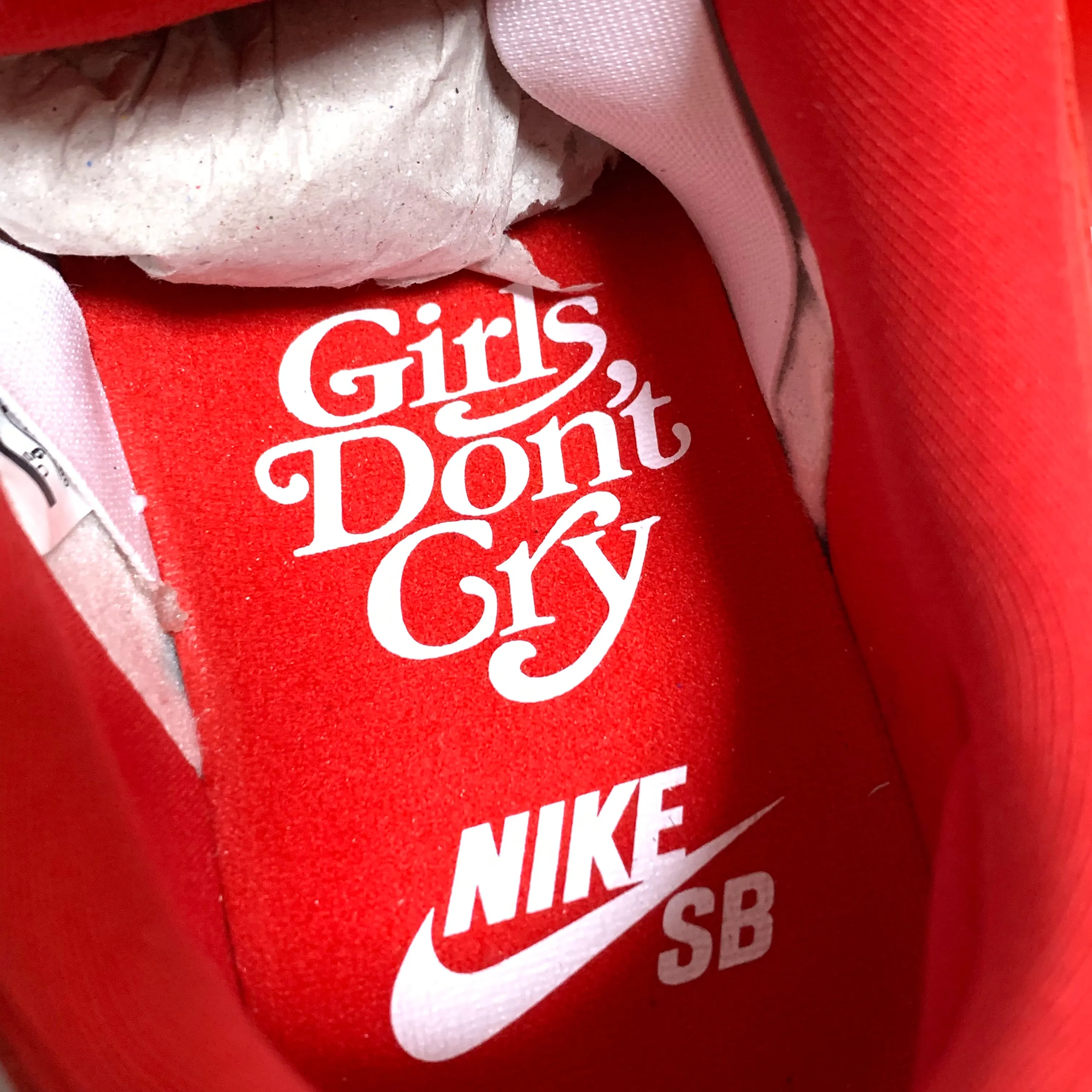 NIKE SB DUNK LOW PRO QS GIRLS DON’T CRY