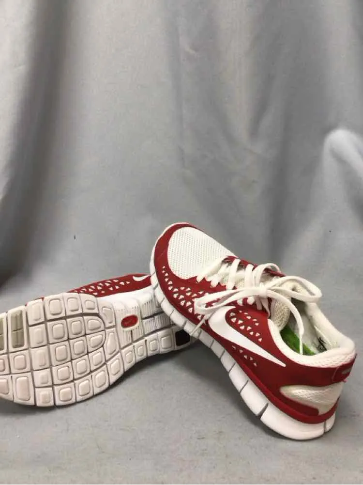 NIKE SIZE 7 1/2 Ladies SHOES