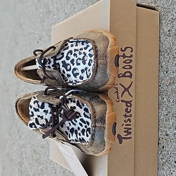NWT NEW Twisted X Distressed Leopard Boat Shoe Driving Moc Size 2