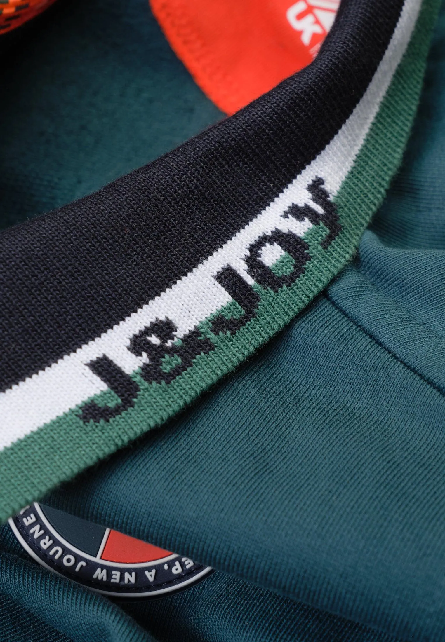 Polo garçon vert avec logo tennis dans le dos