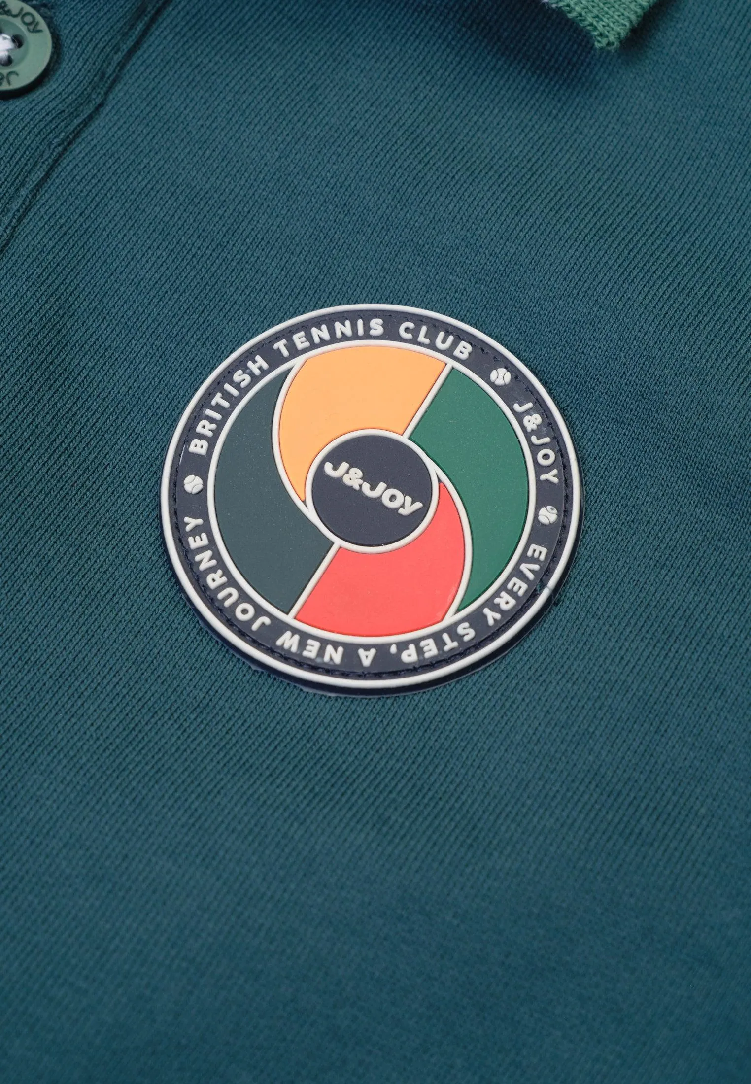 Polo garçon vert avec logo tennis dans le dos