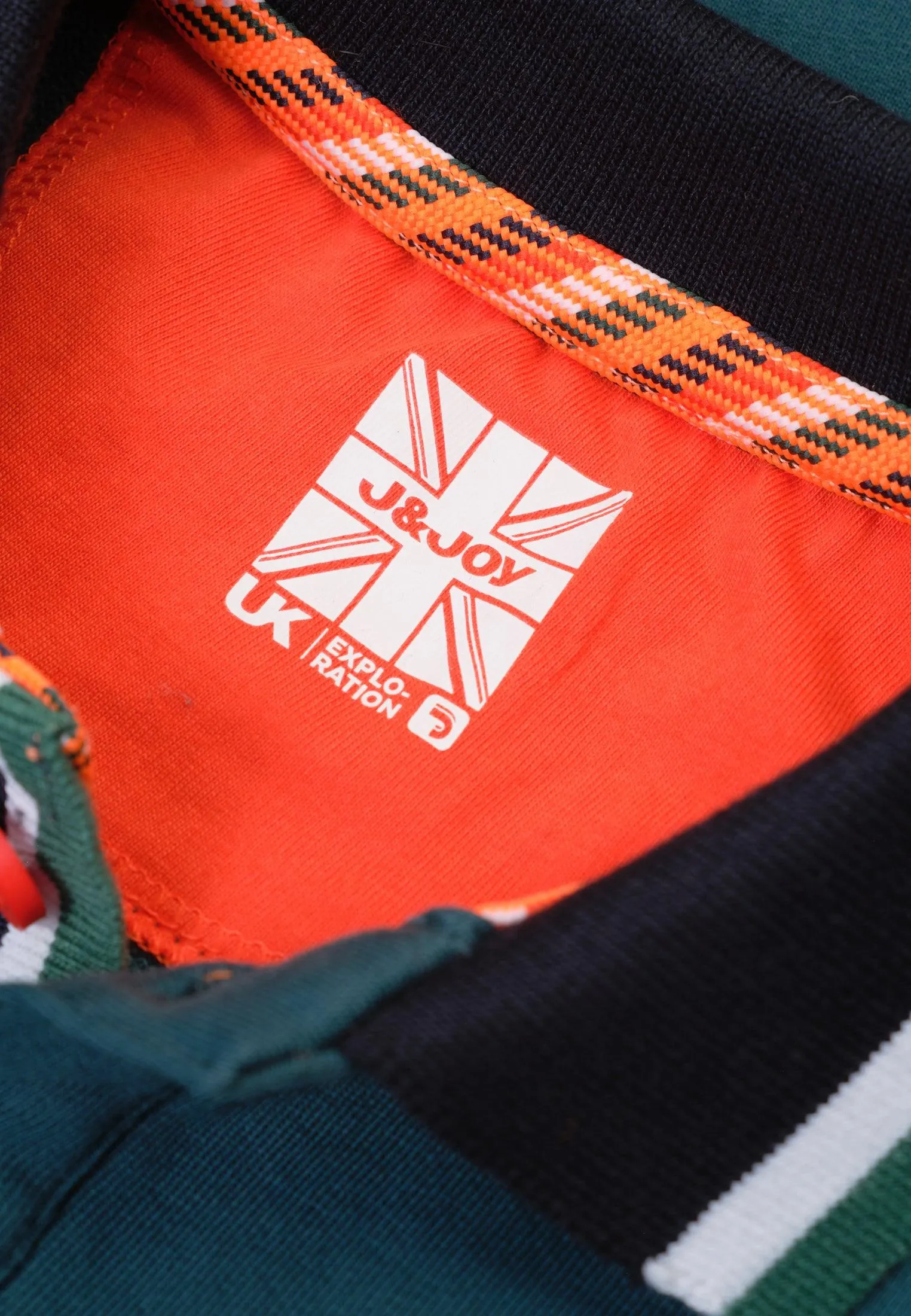 Polo garçon vert avec logo tennis dans le dos