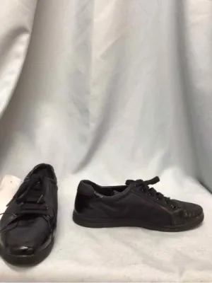 PRADA SIZE 38 1/2 Ladies SHOES