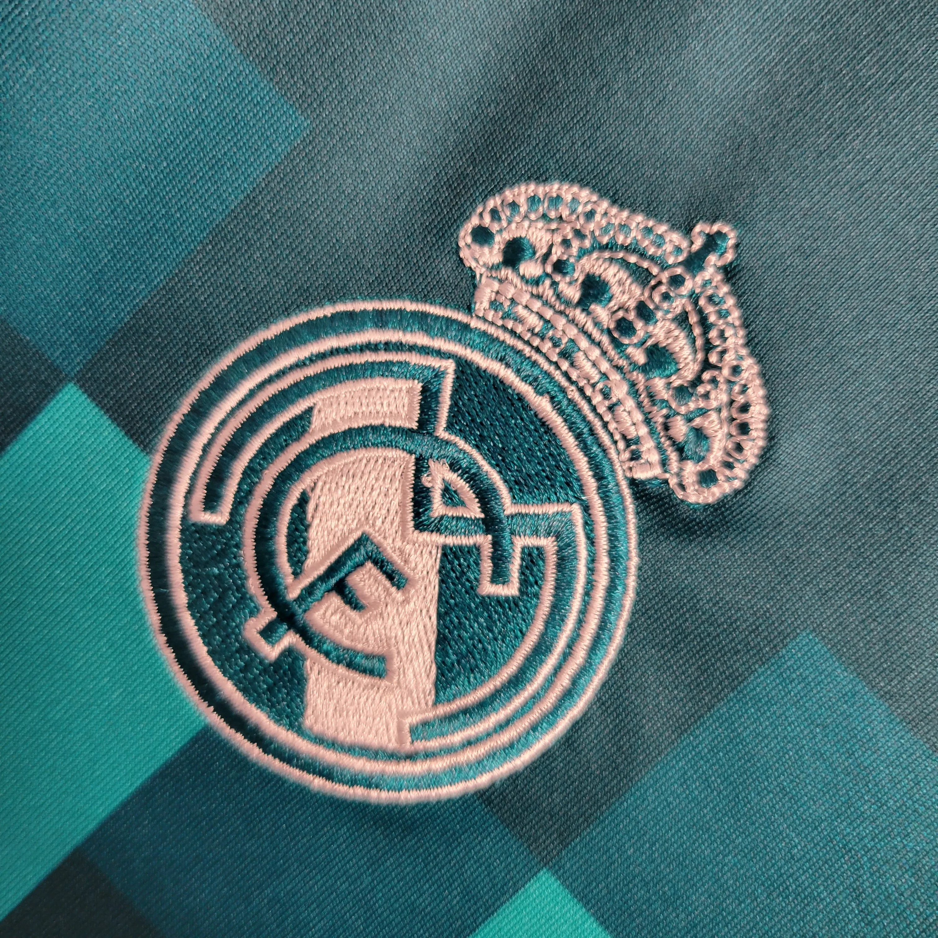Retro Real Madrid 2017/2018 Away Kit