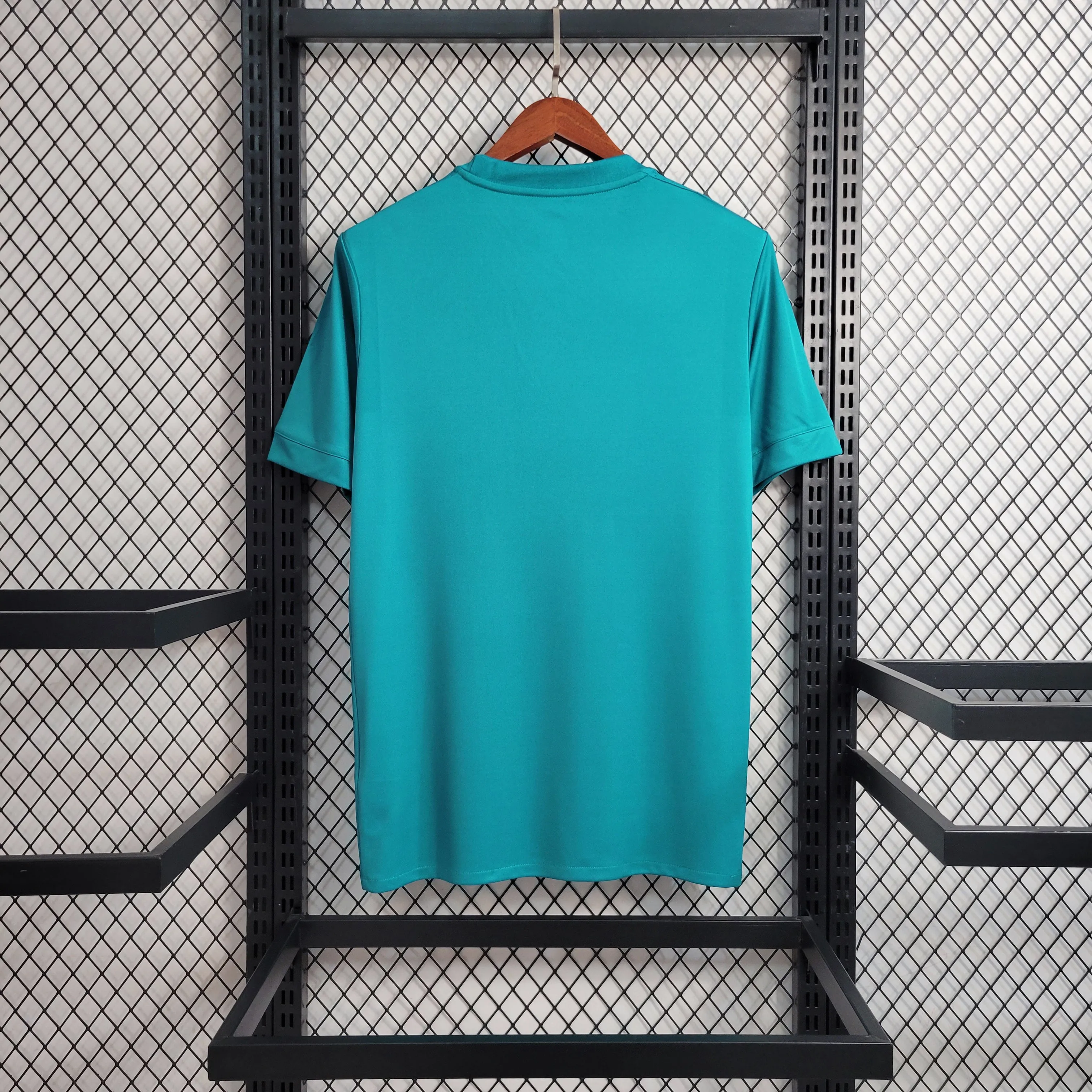 Retro Real Madrid 2017/2018 Away Kit