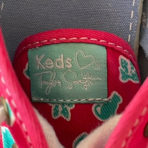TAYLOR SWIFT KEDS Favorite Things Bows &amp; Cats Print Pink Blue Sneakers 9…