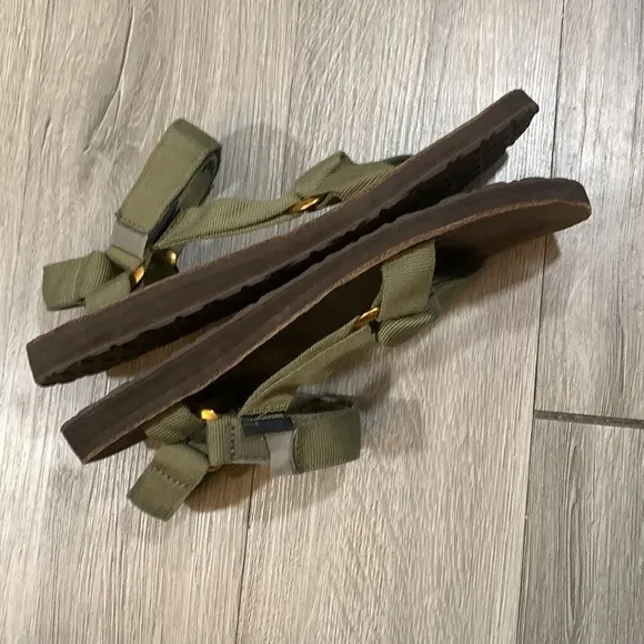 Teva Men’s Olive Green Adjustable Strap Leather insoles Handles size 11