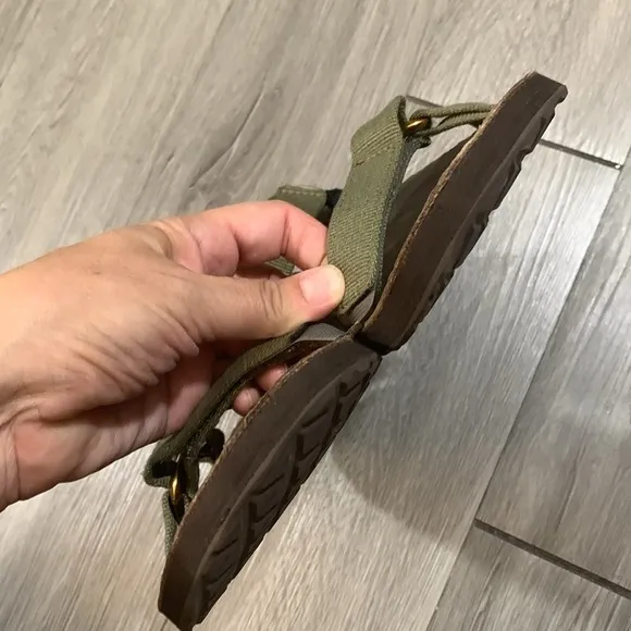Teva Men’s Olive Green Adjustable Strap Leather insoles Handles size 11