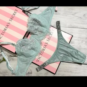 V.S. 2PC Very Sexy Lacie Lace Unlined Bra &amp; Shine strap Thong Panty-(Mint)